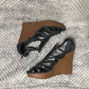 WOMEN’S WEDGES